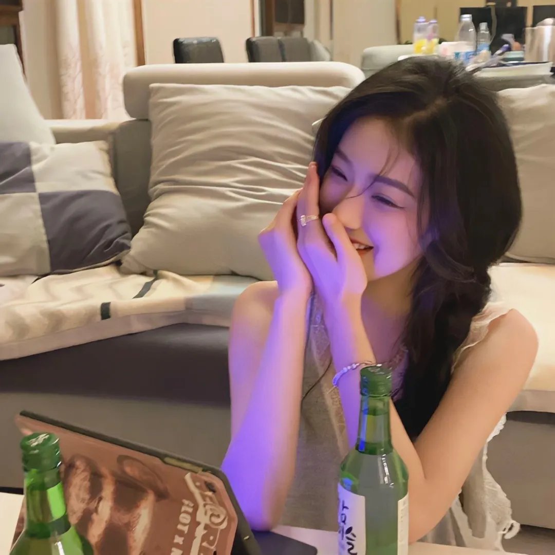 踉跄的女孩